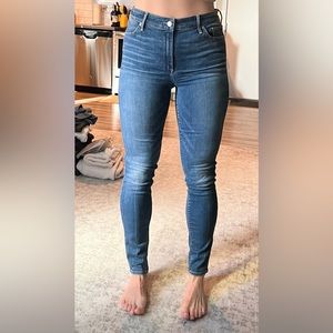 Lucky Brand Bridgett Skinny High-rise. Stretchy fabric. Size 8/29 Regular.